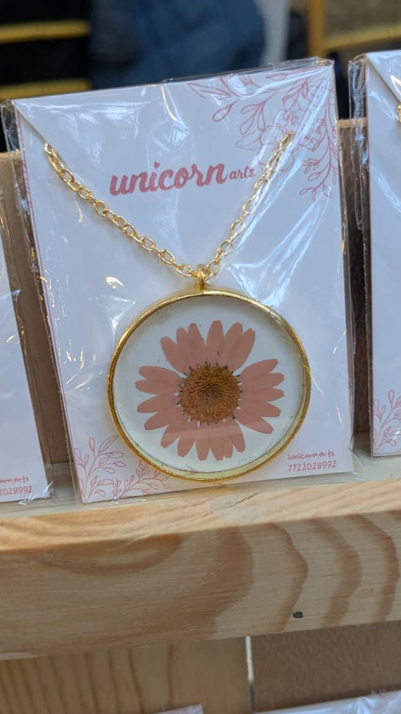 Daisy necklace