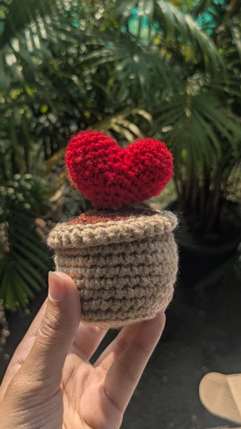 Mini heart pot