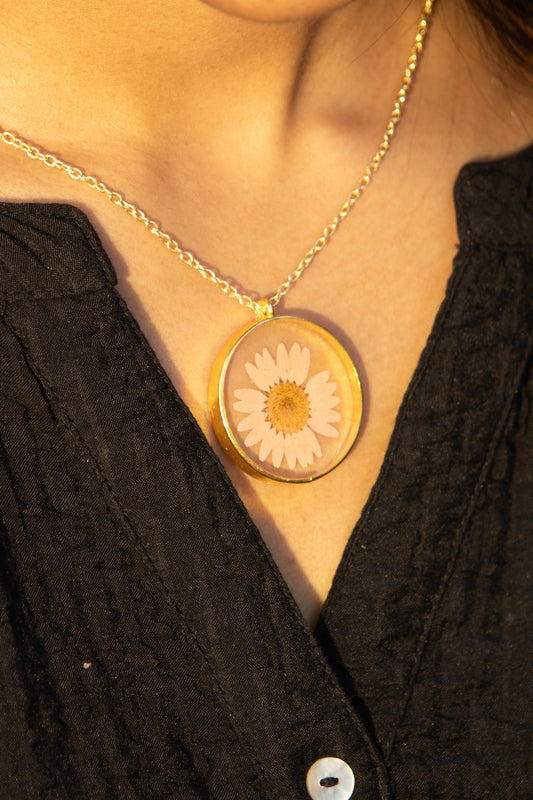 Daisy necklace